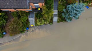 Am Niederrhein verwandelten sich Straßen in Wasserlandschaften.