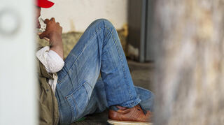 Neben Wasser und Sonnenschutz sind auf Lagermöglichkeiten für ihre Habseligkeiten für obdachlose Menschen bei Hitze von großer Bedeutung.