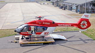 Der Rettungshubschrauber „Christoph 53“ an seinem Standort vor dem Flughafengebäude bekommt einen neuen Namen.