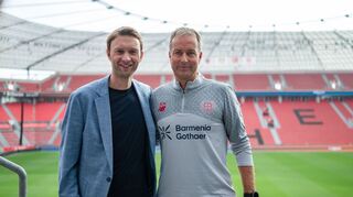 Kasper Hjulmand (r) und Simon Rolfes kennen sich schon länger.