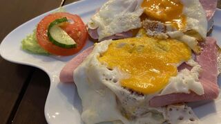 Herzhaftes Frühstück bei der Bäckerei Stahl in Edingen.