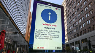 Auch an Werbetafeln an Stadtbahnhaltestellen wurde gewarnt.