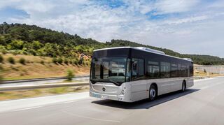 Ein Mercedes-Benz Conecto unterwegs in der Türkei.