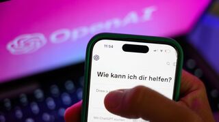 Nutzer können Beziehungen zu KI-Chatbots aufbauen. (Archivbild)