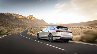 Die Heckklappe des A6 Avant e-tron öffnet serienmäßig automatisch.
