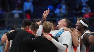 Gemeinsamer Jubel der Basketballer nach dem Finaleinzug.