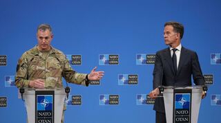 Kündigten eine neue Nato-Operation an: Generalsekretär Mark Rutte (r) und der Oberste Alliierte Befehlshaber Europa, General Alexus Grynkewich.