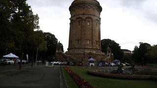 Rund um den Wasserturm waren neue Autos zu bestaunen.