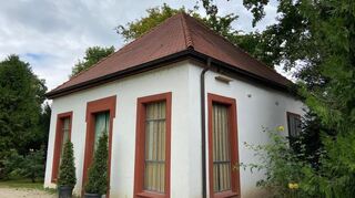 Die Orangerie im Schlosspark Neckarhausen.