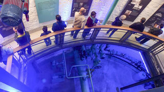 Sehr begehrter, weil seltener Einblick: Besucher im Wasserturm bei der „Nacht des offenen Denkmals“.
