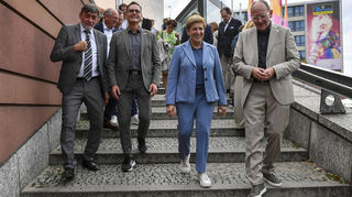Kompromissbereit in Sachen N 1: v.l. Präsident Claus Wolf (Landesdenkmalamt), Baubürgermeister Ralf Eisenhauer, Ministerin Nicole Razavi und OB Christian Specht am Stadthaus.