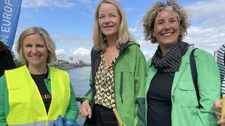 Katrin Eder (l.), Umweltministerin von Rheinland-Pfalz, ihre Amtskollegin aus Baden-Württemberg, Thekla Walker, und die erste Bürgermeisterin von Mannheim, Diana Pretzell (r.), lobten die Teilnehmer für ihr Engagement.