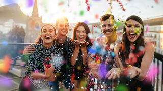 Single &amp; Silvester? Das alte Jahr mit Gleichgesinnten ausklingen lassen und dabei neue Bekanntschaften schließen.