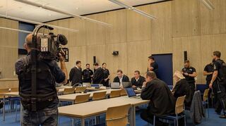 Am Montagmorgen startete der Prozess um den Vorwurf der Verabredung zum Mord.