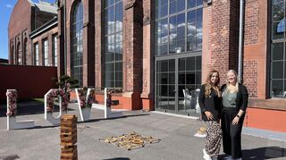 Die Veranstalterinnen Laura Glos und Miriam Flach bringen mit dem MiLa Moments Festival Herz, Kreativität und Gemeinschaft in die Alte Schildkrötfabrik.