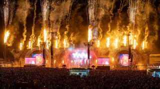 Die Closing Show auf der Euphoria Stage beeindruckt mit Farben und spektakulärer Optik.