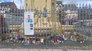 Die Gedenkstätte für den getöteten Polizisten Rouven Laur am Mannheimer Marktplatz.