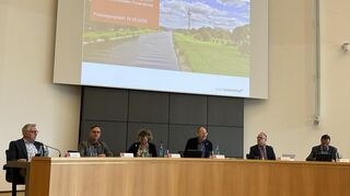 Hatten schlechte Nachrichten zu verkünden. Oberbürgermeister und Dezernenten am Dienstag bei der Pressekonferenz.