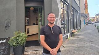 Comedian Dennis Boyette in der Neckarstadt, wo er auch aufgewachsen ist