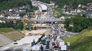 Haushaltslücke droht Verkehrsprojekte zu verzögern (Foto-Archiv).