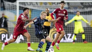 Zweikampf-Szene zwischen Samuele Di Benedetto (VfB II, 8), Julian Rieckmann (SVWM, 21).