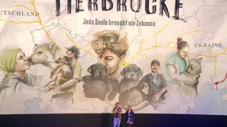 Bühnentalk und Fragerunde: Malte Zierden und Phia Quantius stellen ihre Doku-Serie im Cineplex in Mannheim vor.
