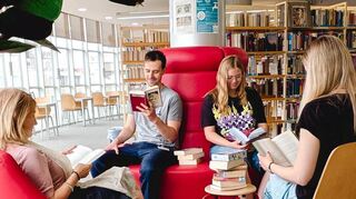 Buchclubs in Mannheim: Die Stadtbibliothek Mannheim bietet unter anderem Silent Reading an.