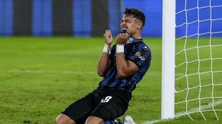 Masca beißt in sein Trikot nach einer vergebenen Großchance. Seinem guten Startelf-Debüt fehlte nur das Tor zur Krönung.