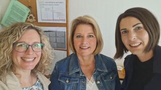 Anna Heberger (v.l.), Heike Zimmerling und Nina Englisch-Sessig arbeiten bei der Adoptionsfachstelle des Rhein-Pfalz-Kreises in Ludwigshafen.