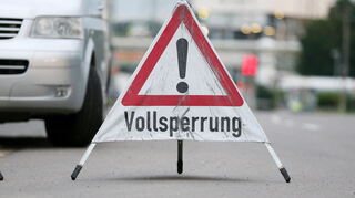Nach einem schweren Unfall auf der A6 bei Sinsheim ist die Fahrbahn in Richtung Nürnberg gesperrt, so die Polizei. (Symbolbild)