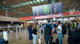 Passagiere müssen am Flughafen BER Geduld mitbringen.