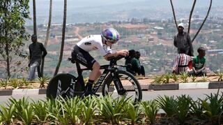 Auftakt der Rad-WM in Ruanda: Die Deutsche Antonia Niedermaier beim Einzelzeitfahren.