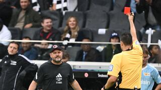 Steffen Baumgart sieht in einer hektischen Schlussphase Rot.
