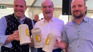 Matthias Kissel (v.l.), Pfarrer Christian Rauch und Peter Cornelius – beide vom Vorstand der KKM, der Pfarrer ist Präses.