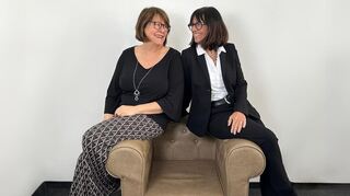 Christine Weiner (l.) aus Mannheim und Carola Kupfer kennen sich seit über 30 Jahren und haben bereits mehrere Bücher geschrieben. Sie haben auch einen gemeinsamen Podcast „Beyond 50“ gestartet.