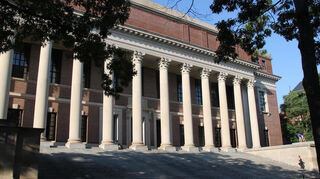 Der Campus der Harvard-Universität in Cambridge in Massachusetts