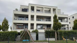 Mehrfamilienwohnhaus im Baugebiet "Mitten im Feld I" in Heddesheim. Die dreigeschossige Bauweise mit Staffelgeschoss soll auch im zweten Abschnitt ermöglicht werden.