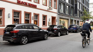 Vor diesem Restaurant in P5 sollen vier bezahlpflichtige Kurzzeitparkplätze nebeneinander wegfallen.