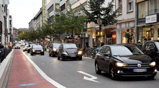 Anders als beim Verkehrsversuch ist in der Fressgasse keine Durchfahrsperre mehr vorgesehen.
