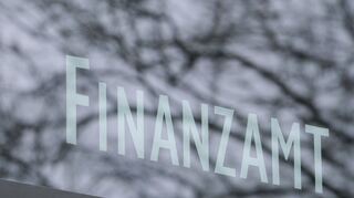 Auch bei falschen Anschuldigungen dürfen die Finanzämter anonyme Anzeigen in der Regel geheim halten. (Symbolbild)
