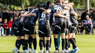 Zusammenhalt scheint beim arg verletzungsgeplagten SV Sandhausen auch gegen die Offenbacher Kickers gefragt zu sein.