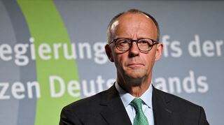 Bundeskanzler Friedrich Merz sagt Ostdeutschland weitere Unterstützung bei Infrastrukturinvestitionen zu.