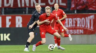 Das letzte Waldhof-Spiel gegen Rot-Weiss Essen (links Waldhof-Mittelfeldabräumer Janne Sietan) war an 9. März. Auswärts an der Hafenstraße gab es eine 0:1-Niederlage.