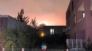 Es ist kein Brand, sondern eine Fackeltätigkeit beim Ludwigshafener Chemiekonzern BASF. In manchen Stadtteilen Mannheims ist am Freitagabend ein helles Licht am Nachthimmel zu sehen.