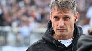 Erwartete nach der Stuttgart-Niederlage eine Reaktion seiner Mannschaft: St. Paulis Trainer Alexander Blessin