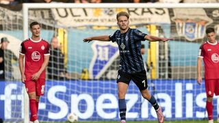 Einen besonderen Grund zum Feiern hat Nicklas Shipnoski: Dem 27-Jährigen gelingt ein Hattrick.