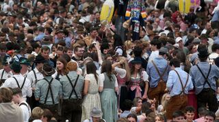 Der guten Stimmung in den Zelten tat die vorübergehende Schließung keinen Abbruch.
