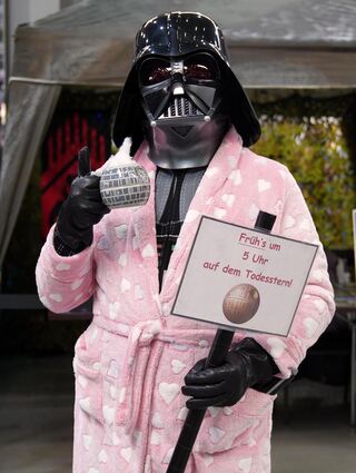 So hat man Darth Vader noch nie gesehen.