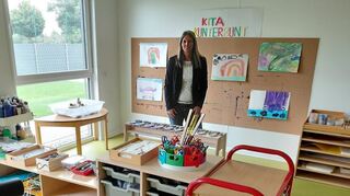 Kita-Leiterin Jennifer Kühn lässt die Kinder im Kreativraum Ideen entwickeln.