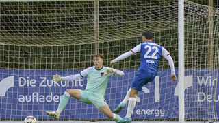 Volkan Rona (re.) erzielte bereits in der 3. Minute das 1:0 für den VfR, der sich nach 90 Minuten mit 2:1 gegen den FSV Hollenbach durchsetzte.